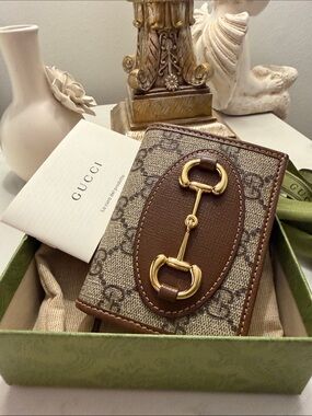 Gucci Brown and Beige GG Canvas Card Wallet 2024 NEW